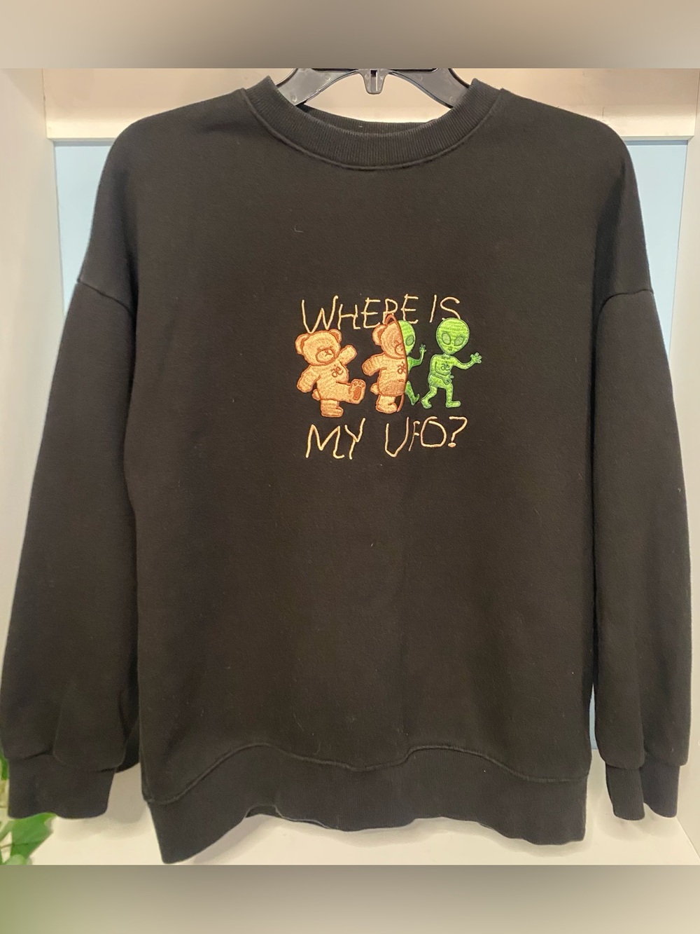 AMBLER "Where is my UFO?" Indie streetwear women’s black crewneck sweatshirt S